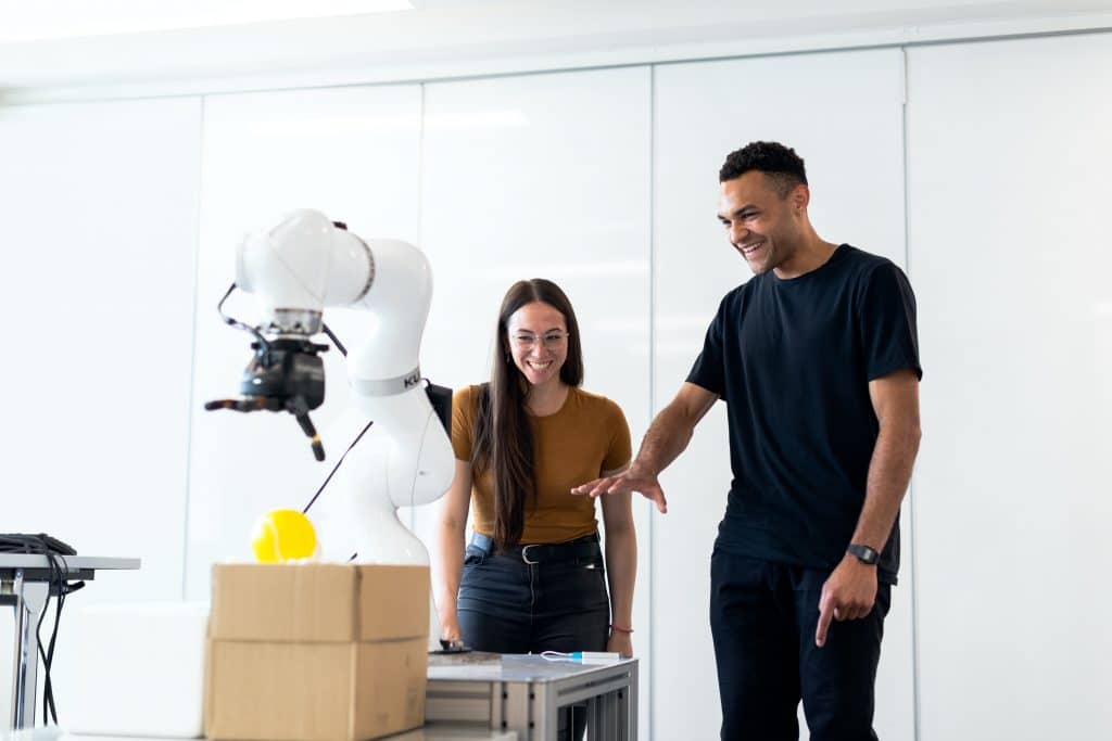 Una tesis resuelve problemas de robótica industrial mediante algoritmos inteligentes