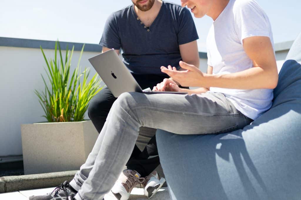 Cómo comunicarte efectivamente con tu tutor de tesis